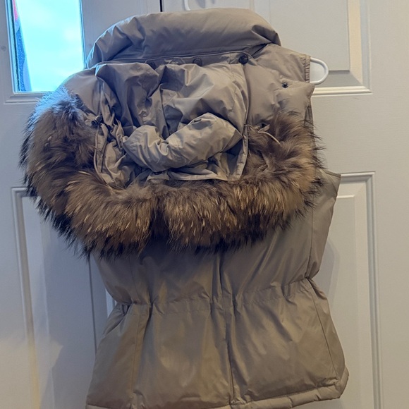 Burberry Tan Quilted Vest with Check Lining - Picture 6 of 7